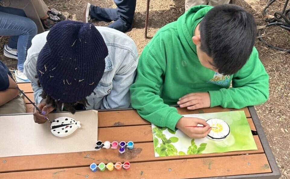 students drawing, outdoor activity